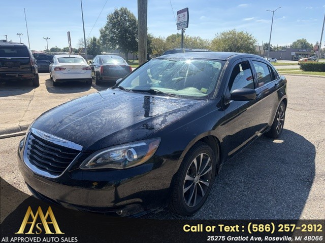 Used 2014 Chrysler 200 in Roseville, Michigan | All Approved Auto Sales. Roseville, Michigan