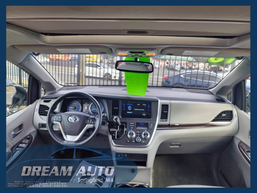 2016 Toyota Sienna XLE - Photo 15