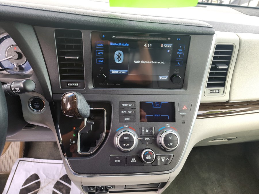 2016 Toyota Sienna XLE - Photo 13