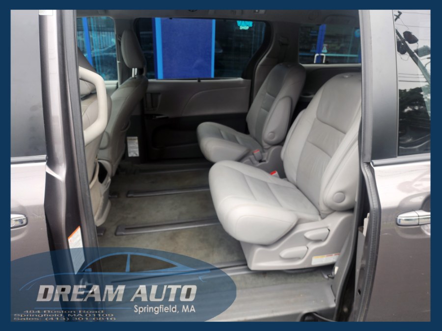 2016 Toyota Sienna XLE - Photo 9