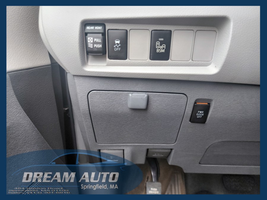 2016 Toyota Sienna XLE - Photo 18
