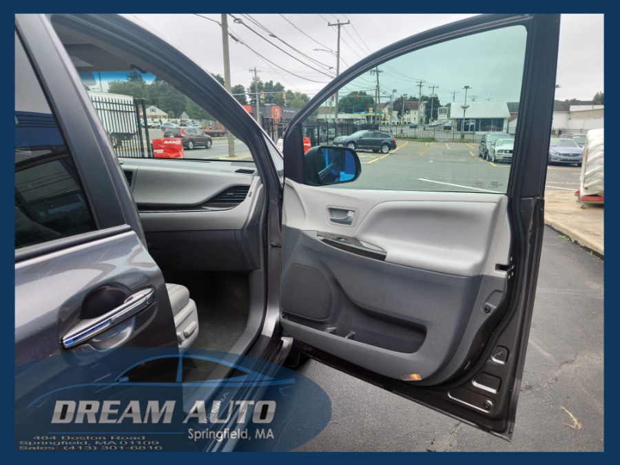 2016 Toyota Sienna XLE - Photo 10
