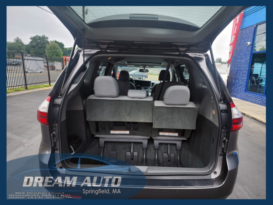 2016 Toyota Sienna XLE - Photo 11