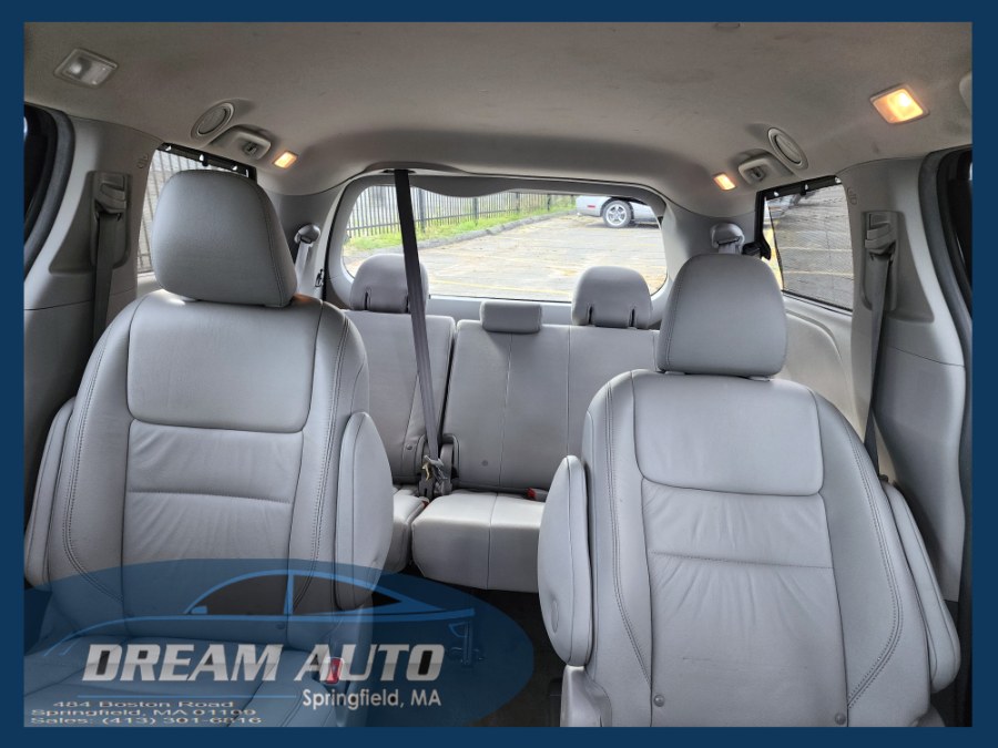2016 Toyota Sienna XLE - Photo 14