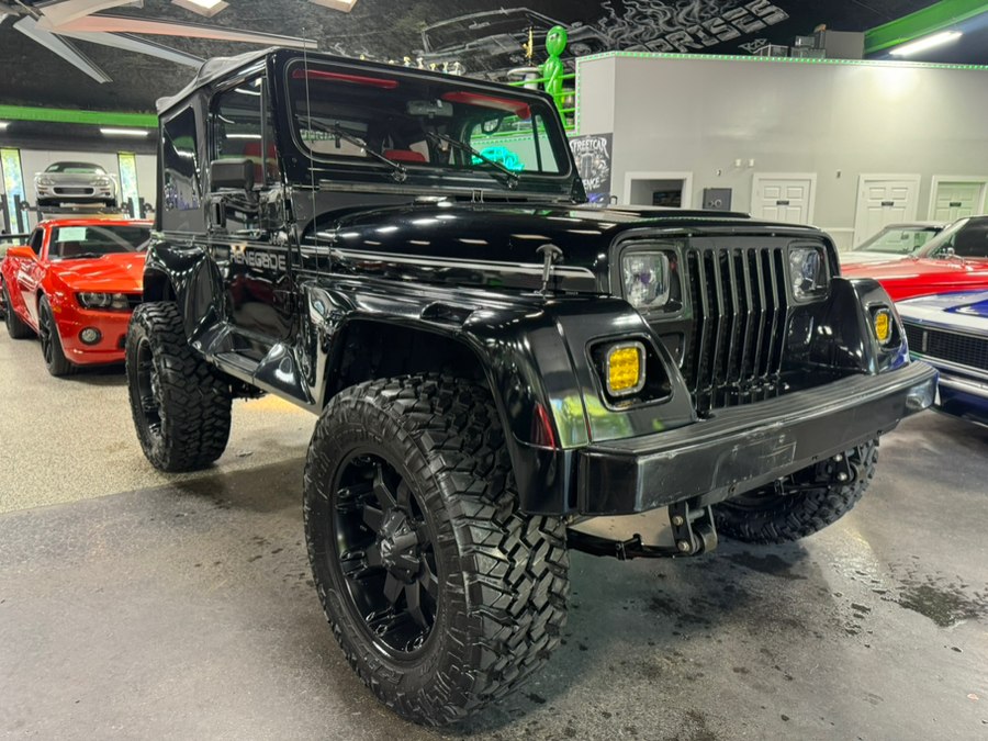 Used 1992 Jeep Wrangler in Oxford, Connecticut | Buonauto Enterprises. Oxford, Connecticut