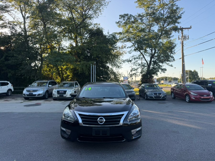 Used 2014 Nissan Altima in Swansea, Massachusetts | Gas On The Run. Swansea, Massachusetts