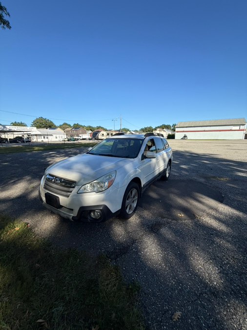 Used 2013 Subaru Outback in Springfield, Massachusetts | Auto Globe LLC. Springfield, Massachusetts