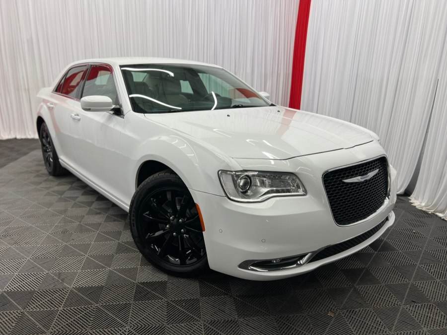 Used 2017 Chrysler 300 in Paterson, New Jersey | Speedway Motors LLC. Paterson, New Jersey