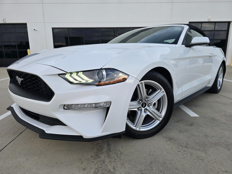 Oxford White 2022 Ford Mustang Convertible Rear-Wheel Drive Automatic