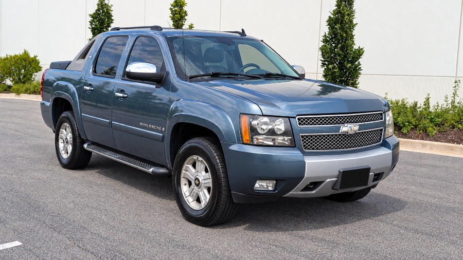 2008 Chevrolet Avalanche 4WD Crew Cab 130" LTZ, available for sale in Glenview, Illinois | MOTOR DEALS USA. Glenview, Illinois