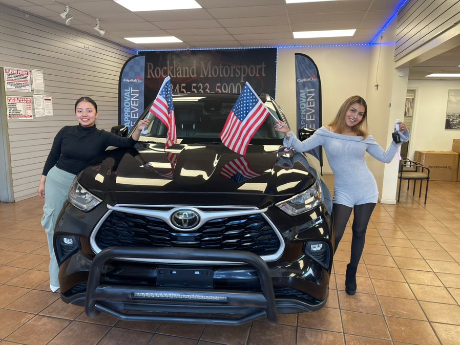 Used 2020 Toyota Highlander in Suffern, New York | Rockland Motor Sport. Suffern, New York