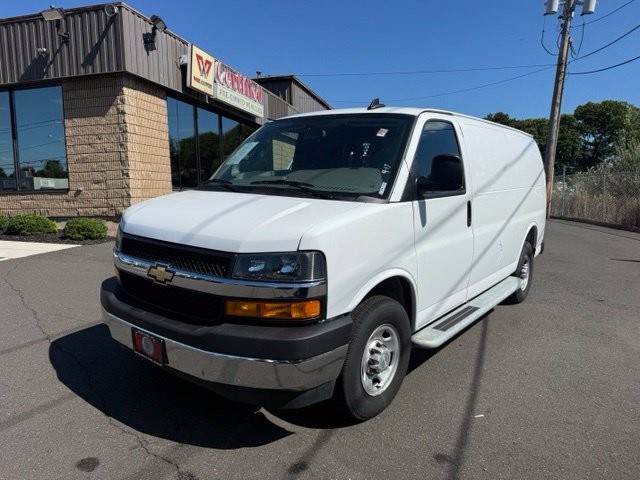 Used 2025 Chevrolet Express 2500 in Stratford, Connecticut | Wiz Leasing Inc. Stratford, Connecticut