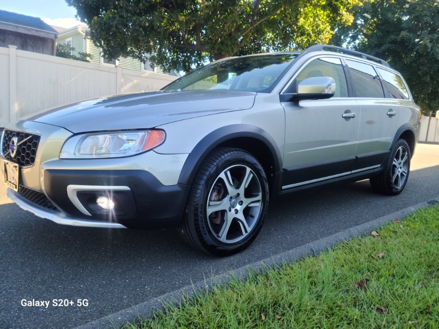 Used 2015 Volvo XC70 in Milford, Connecticut | Chip's Auto Sales Inc. Milford, Connecticut