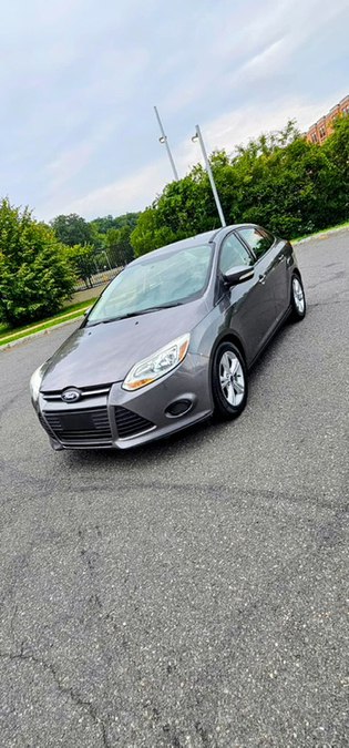 Ingot Silver Metallic 2014 Ford Focus Sedan Front-Wheel Drive Automatic