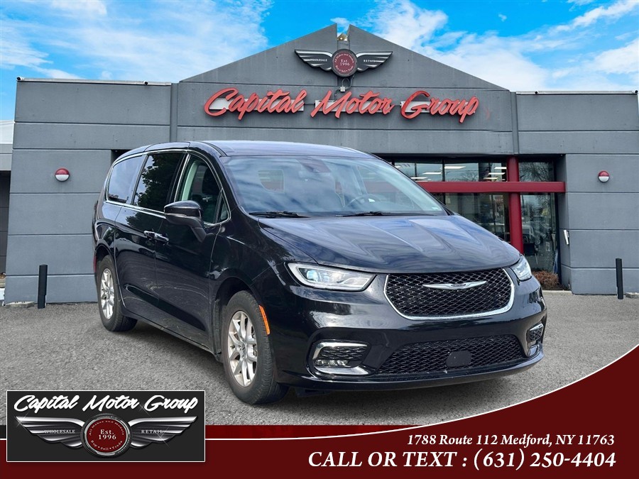Used 2023 Chrysler Pacifica in Medford, New York | Capital Motor Group Inc. Medford, New York