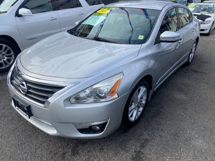 Used 2013 Nissan Altima in Middle Village, New York | Middle Village Motors . Middle Village, New York