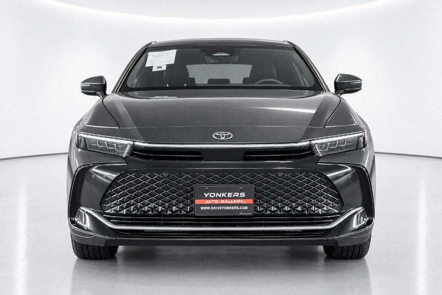 2023 Toyota Crown Limited - Photo 2