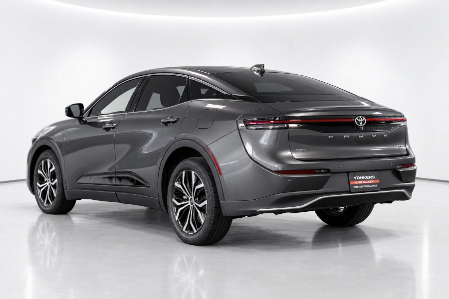 2023 Toyota Crown Limited - Photo 9