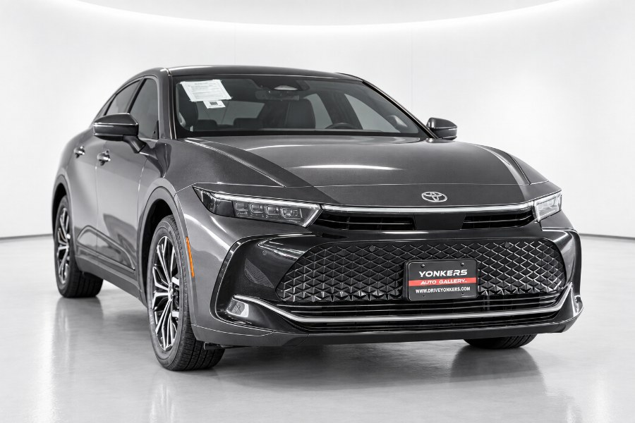 2023 Toyota Crown Limited - Photo 3