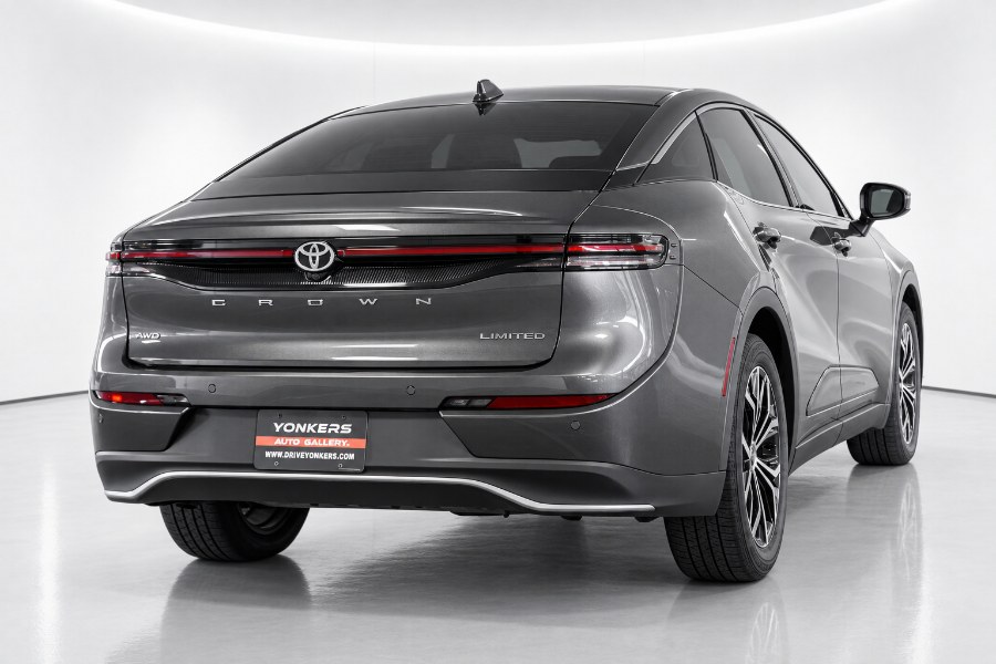2023 Toyota Crown Limited - Photo 6