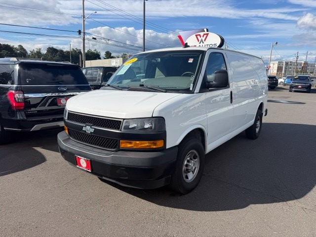Used 2021 Chevrolet Express 2500 in Stratford, Connecticut | Wiz Leasing Inc. Stratford, Connecticut
