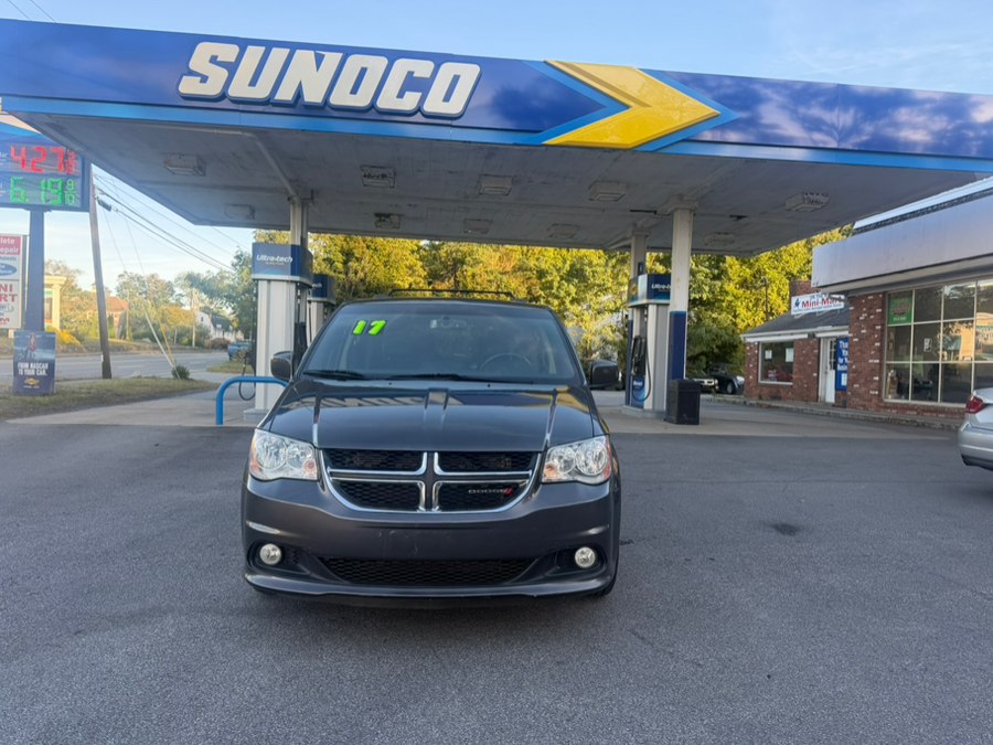 Used Dodge Grand Caravan SXT Wagon 2017 | Gas On The Run. Swansea, Massachusetts