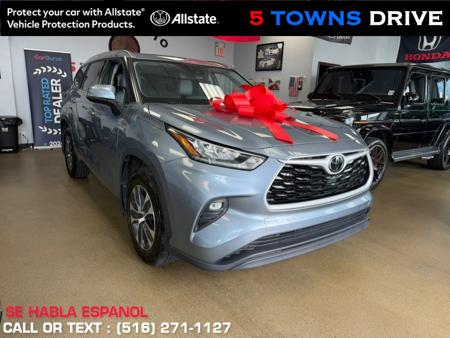 Used 2020 Toyota Highlander in Inwood, New York | 5 Towns Drive. Inwood, New York