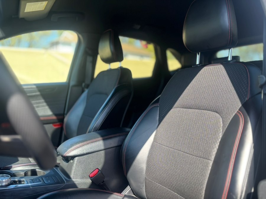 2025 Ford Escape ST-Line - Photo 14