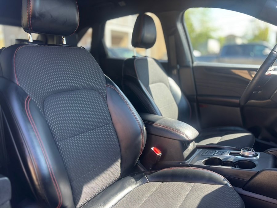 2025 Ford Escape ST-Line - Photo 13