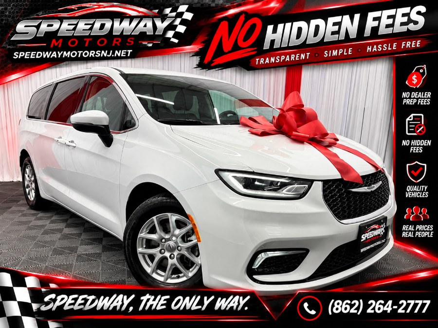 Used 2023 Chrysler Pacifica in Paterson, New Jersey | Speedway Motors LLC. Paterson, New Jersey