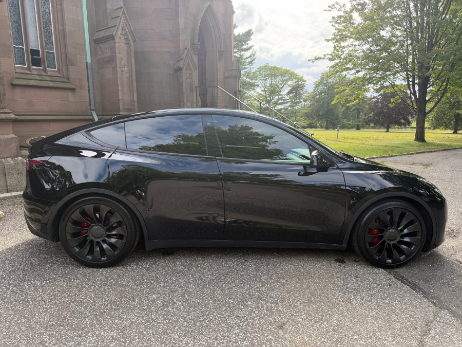 Tesla Model Y Performance AWD - Image 4