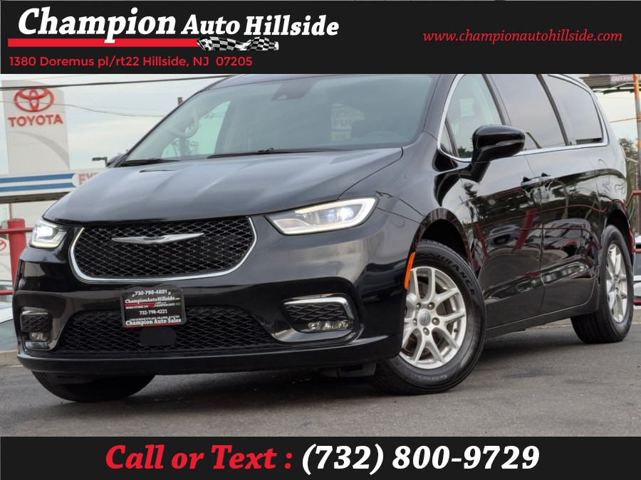 Used 2024 Chrysler Pacifica in Hillside, New Jersey | Champion Auto Hillside. Hillside, New Jersey