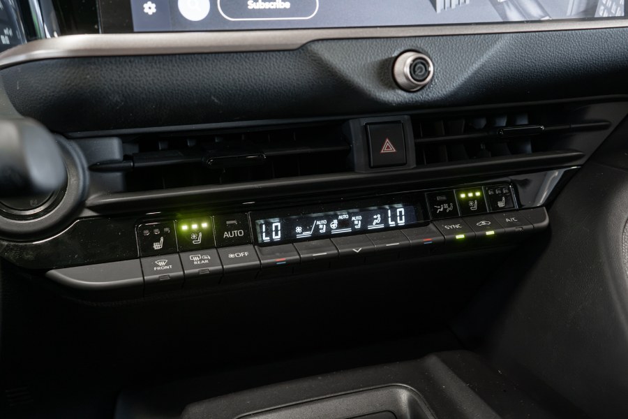 2023 Toyota Crown Limited - Photo 17