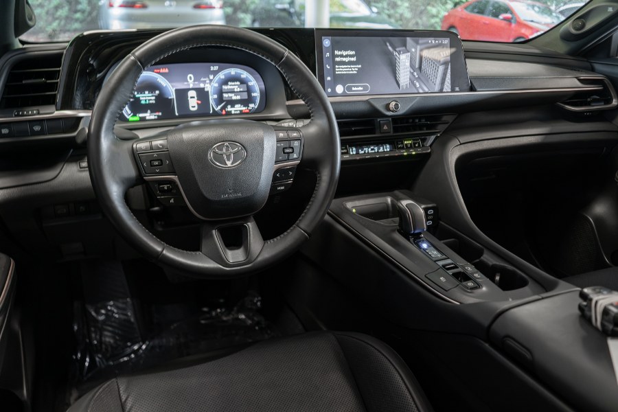 2023 Toyota Crown Limited - Photo 31
