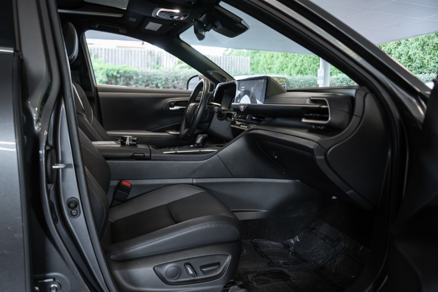 2023 Toyota Crown Limited - Photo 24