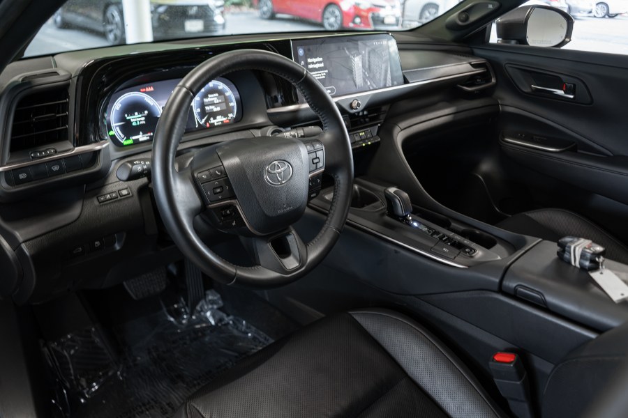 2023 Toyota Crown Limited - Photo 21