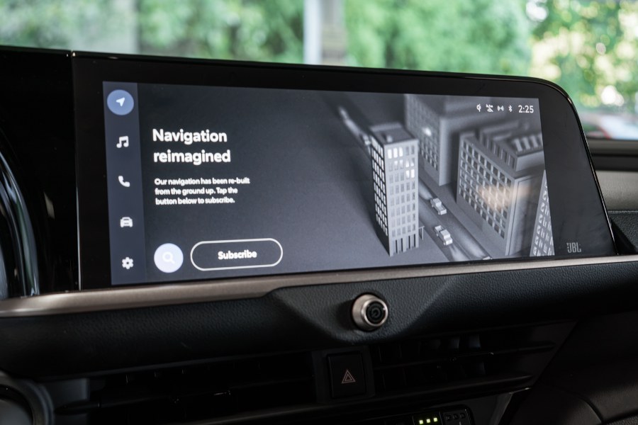 2023 Toyota Crown Limited - Photo 16