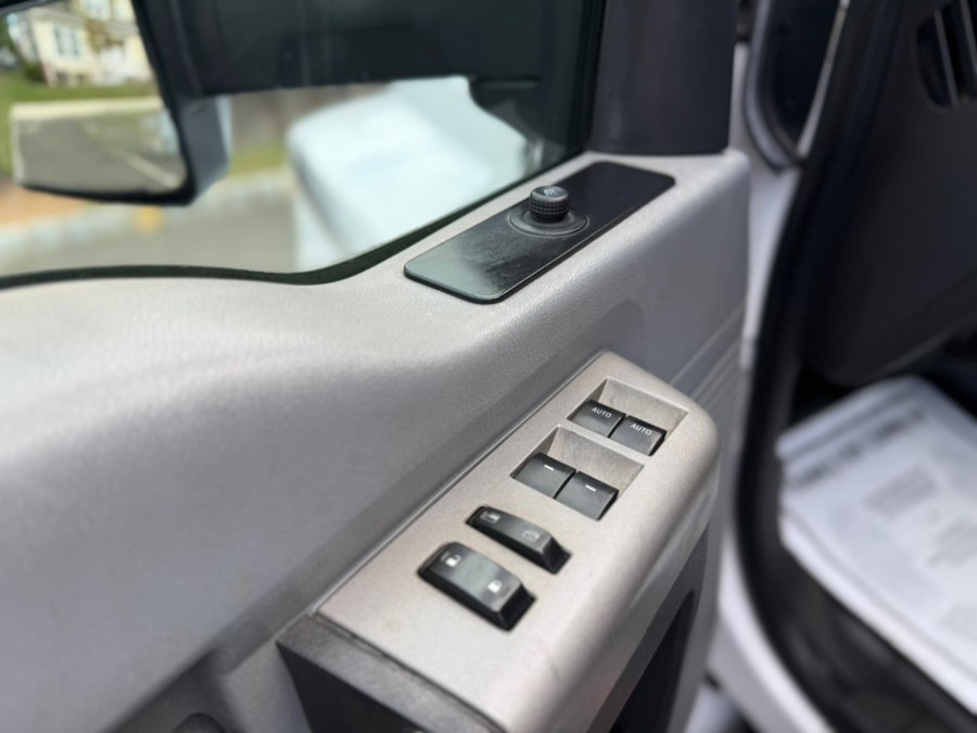 2017 Ford F-650 - Photo 54