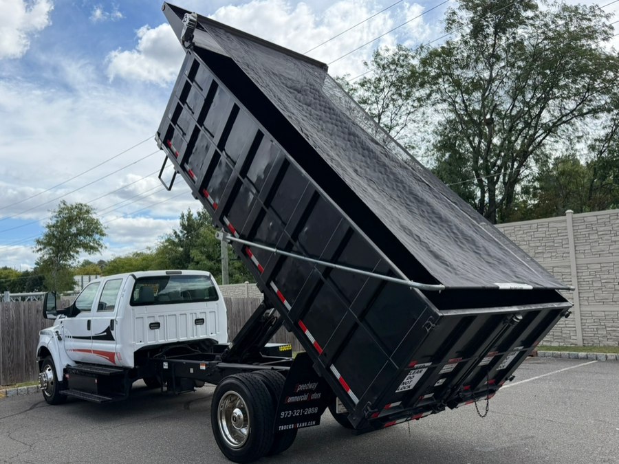 2017 Ford F-650 - Photo 17