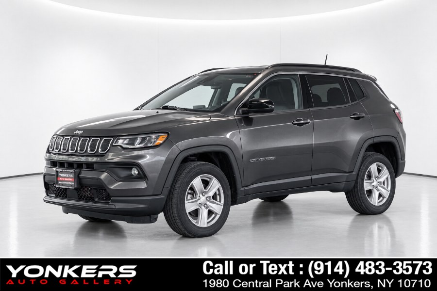 Gray (Granite Crystal Metallic Clearcoat) 2022 Jeep Compass SUV / Crossover Four-Wheel Drive Automatic