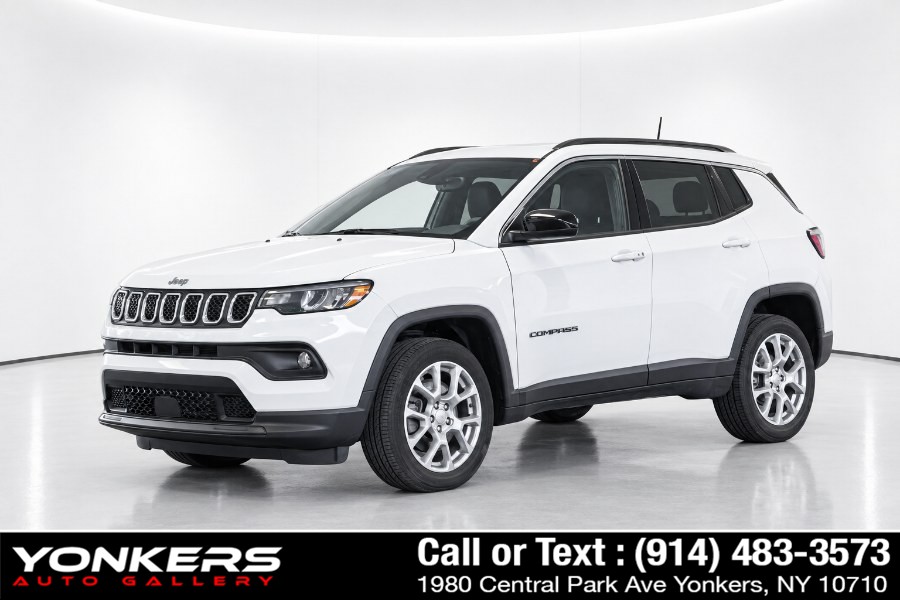 Bright White Clearcoat 2023 Jeep Compass SUV / Crossover Four-Wheel Drive Automatic
