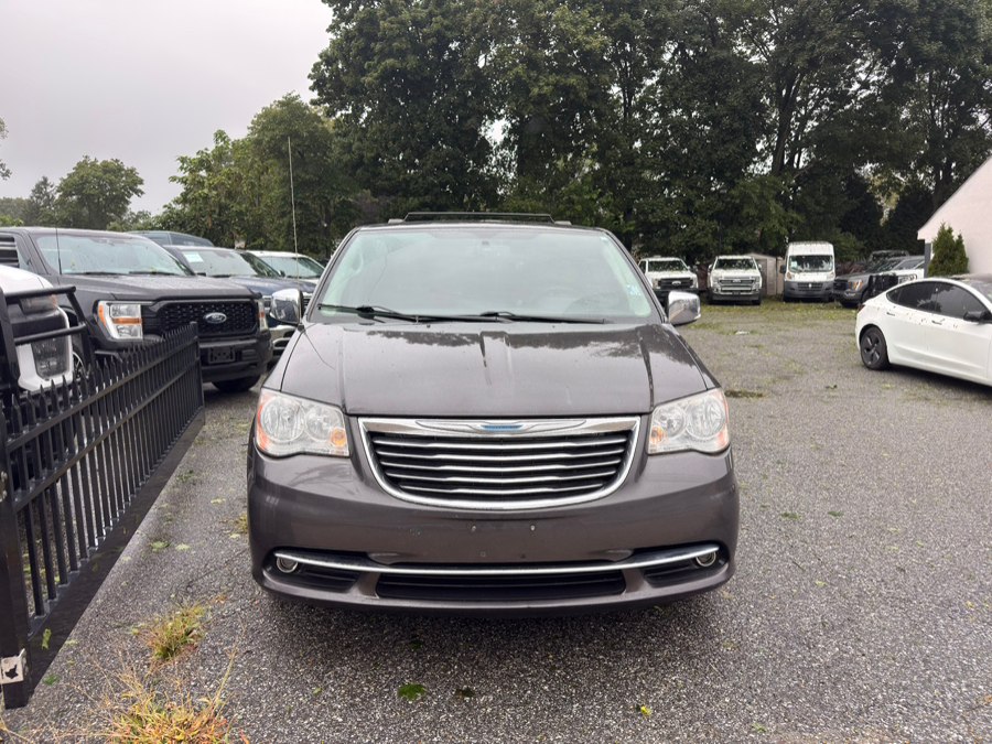 Used 2015 Chrysler Town & Country in Huntington Station, New York | Huntington Auto Mall. Huntington Station, New York