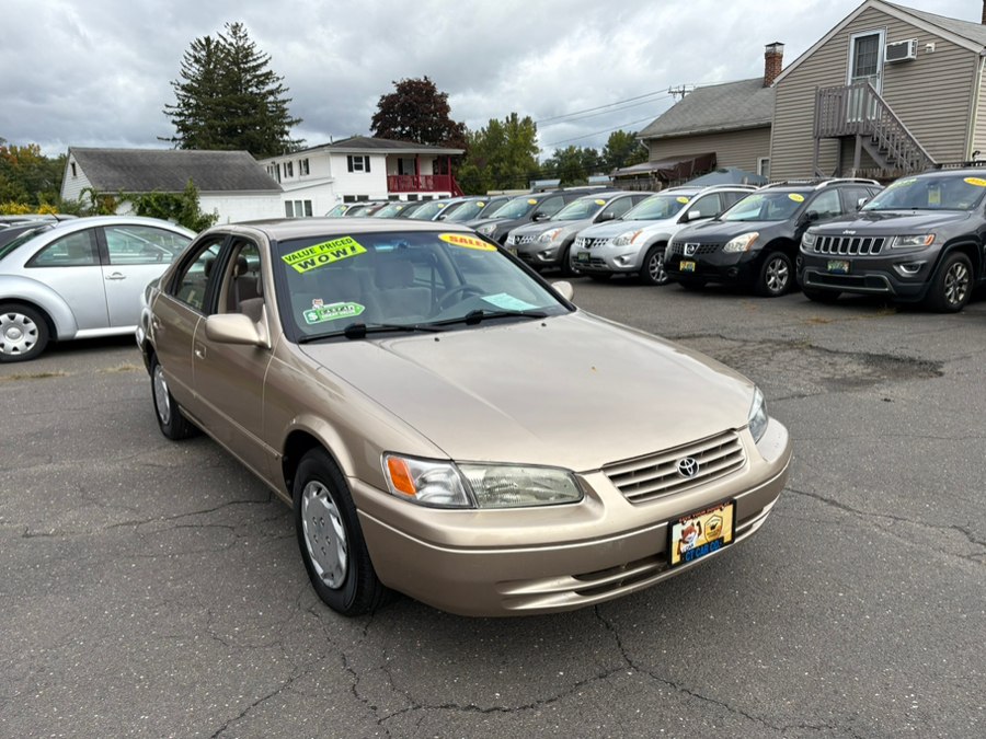 1998 Toyota Camry 4dr Sdn LE Auto, available for sale in East Windsor, Connecticut | CT Car Co LLC. East Windsor, Connecticut