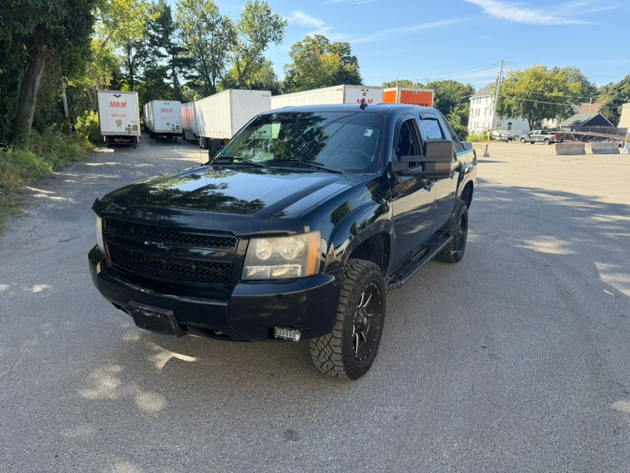 Black 2009 Chevrolet Avalanche Pickup Truck  Automatic