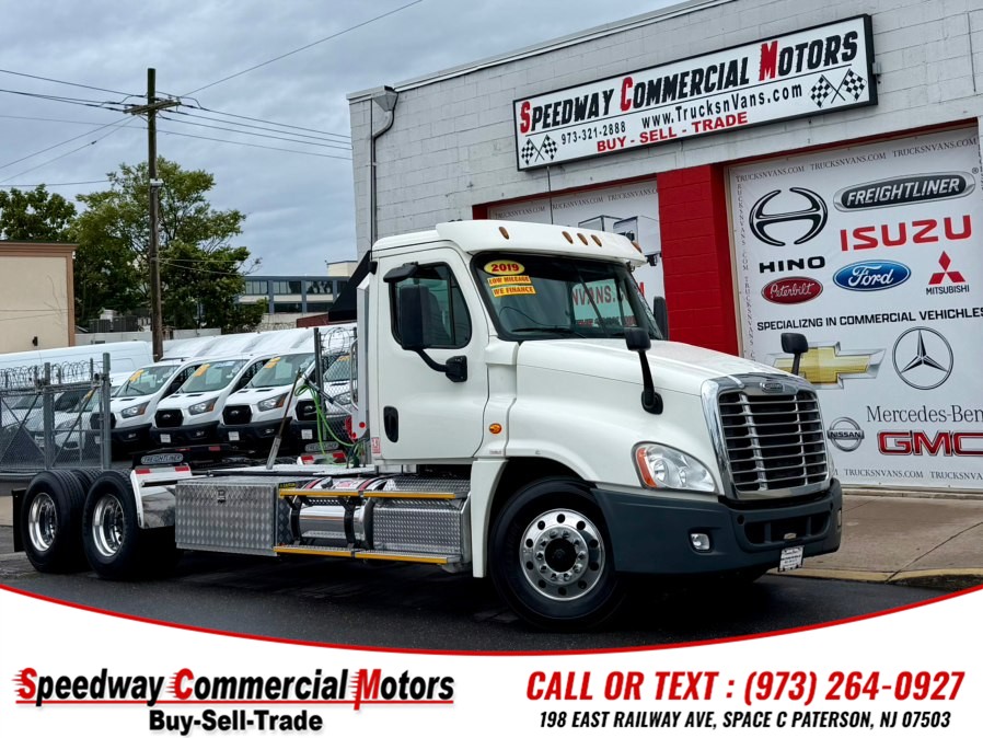 2019 Freightliner Cascadia 125 Extended frame Tandem axle/Fifth wheel/Wet-line setup/Storage, available for sale in Paterson, New Jersey | Speedway Commercial Motors LLC. Paterson, New Jersey