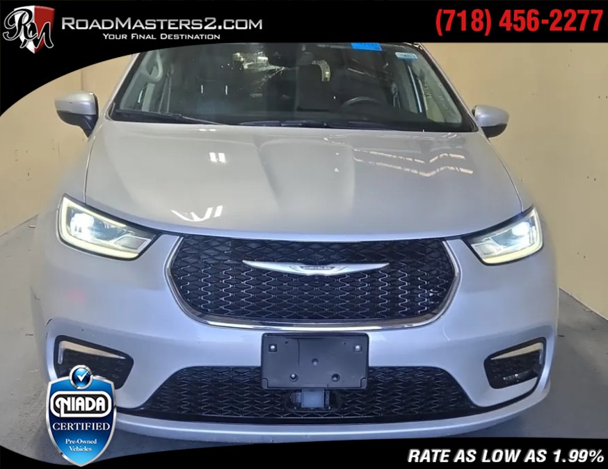 Used 2023 Chrysler Pacifica in Middle Village, New York | Road Masters II INC. Middle Village, New York