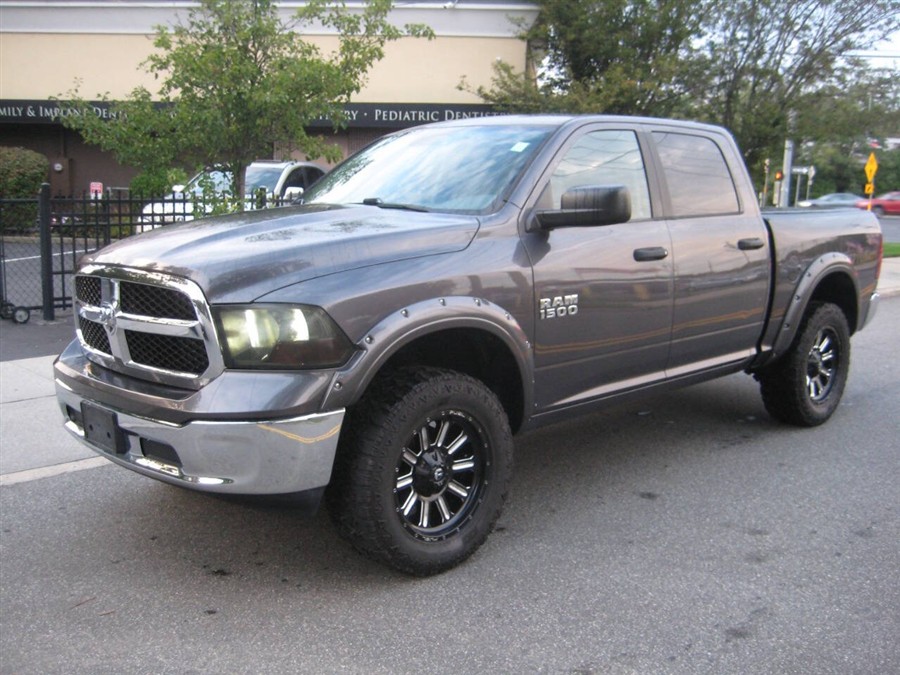 2018 Ram 1500 Express 4x4 4dr Crew Cab 5.5 ft. SB Pickup, available for sale in Massapequa, New York | Rite Choice Auto Inc.. Massapequa, New York