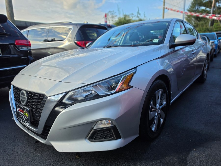 Used 2020 Nissan Altima in Islip, New York | L.I. Auto Gallery. Islip, New York