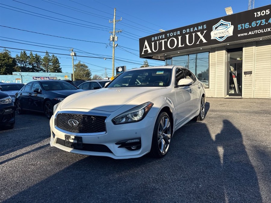 Used 2015 Infiniti Q70 in Elmont, New York | AutoLux. Elmont, New York