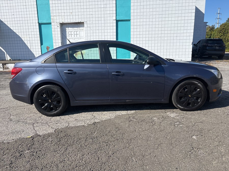 Used 2014 Chevrolet Cruze in Milford, Connecticut | Dealertown Auto Wholesalers. Milford, Connecticut